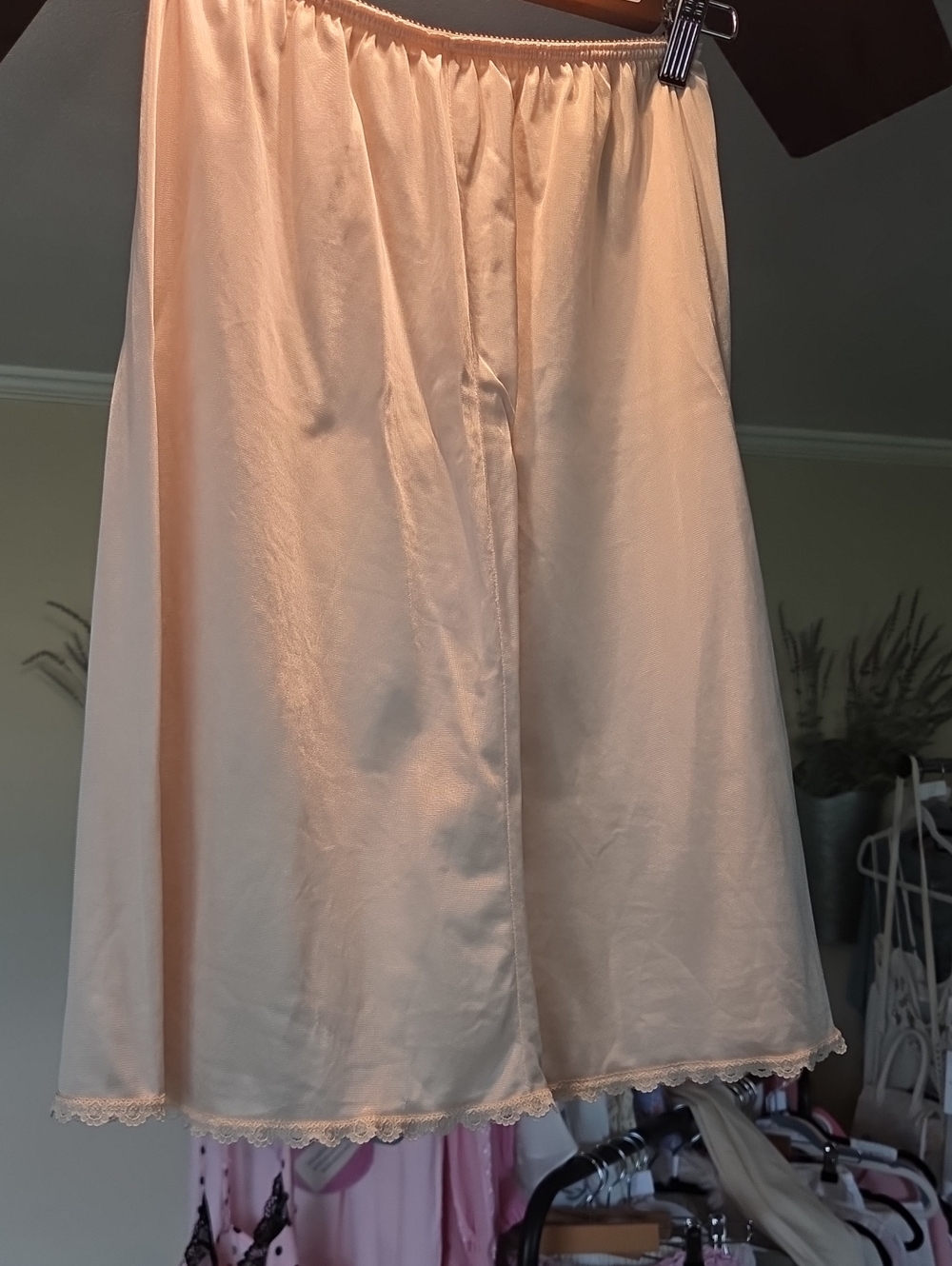Vintage Tea Stained Women's Half Slip - Peach Cream Lace Hem